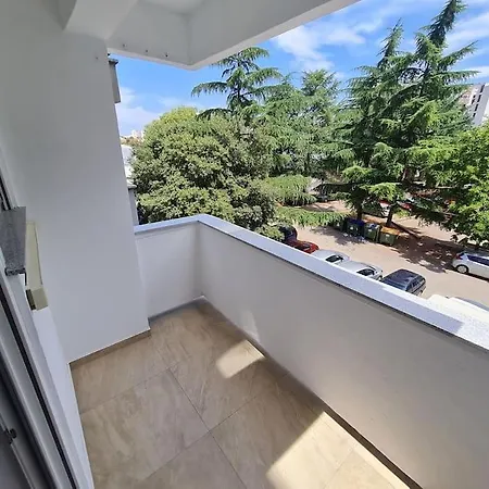 Daire Mira Zadar-spacious 3-bedroom Near & Old Town Zadar