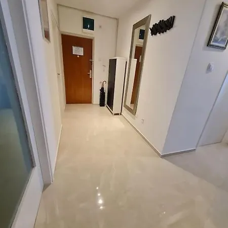 Mira Zadar-spacious 3-bedroom Near & Old Town Apartament
