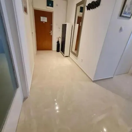 Mira Zadar-spacious 3-bedroom Near & Old Town Apartament